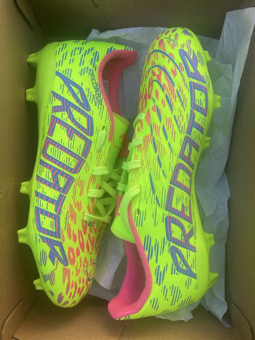 Ghete de fotbal predator