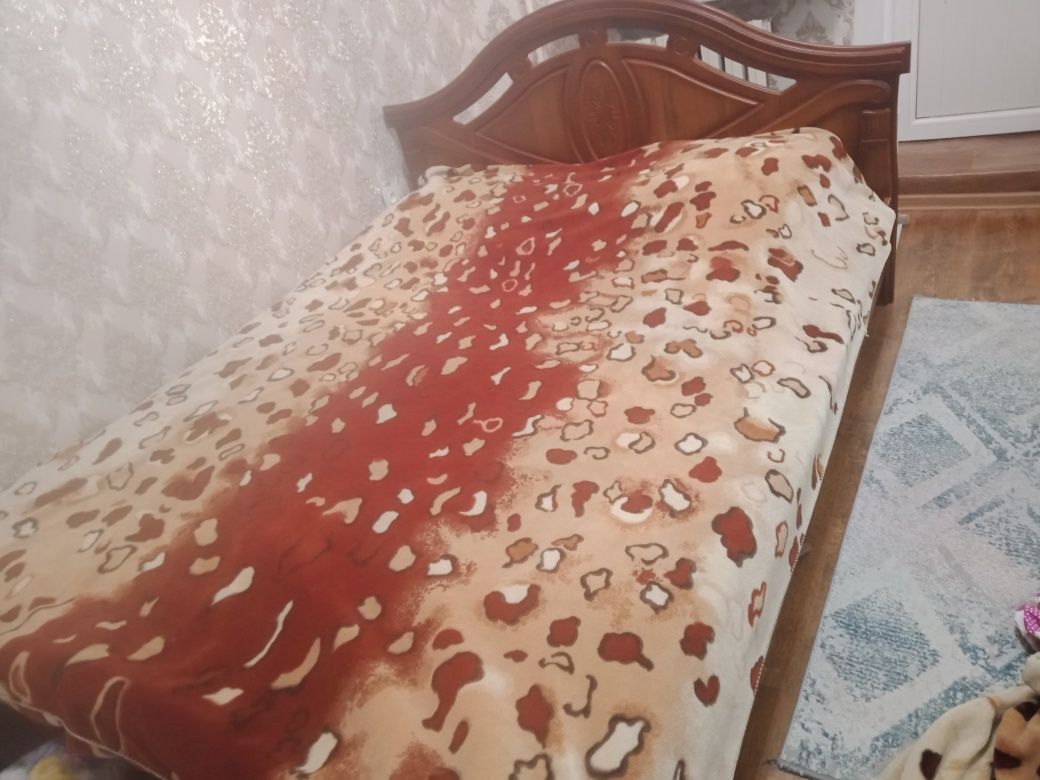 Продам двухспальную кровать бу в районе жд воказал за 20 тысяч тенге