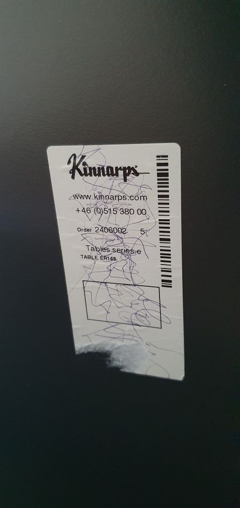 Бюро Kinnarps 140x80см с вградени контакти + шкаф
