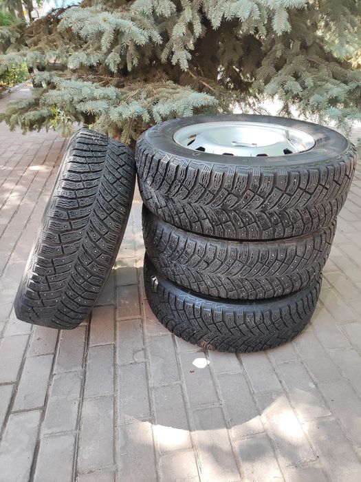 Комплект зимней шипованой резины Michelin X- Ice North 4 215/65 R16