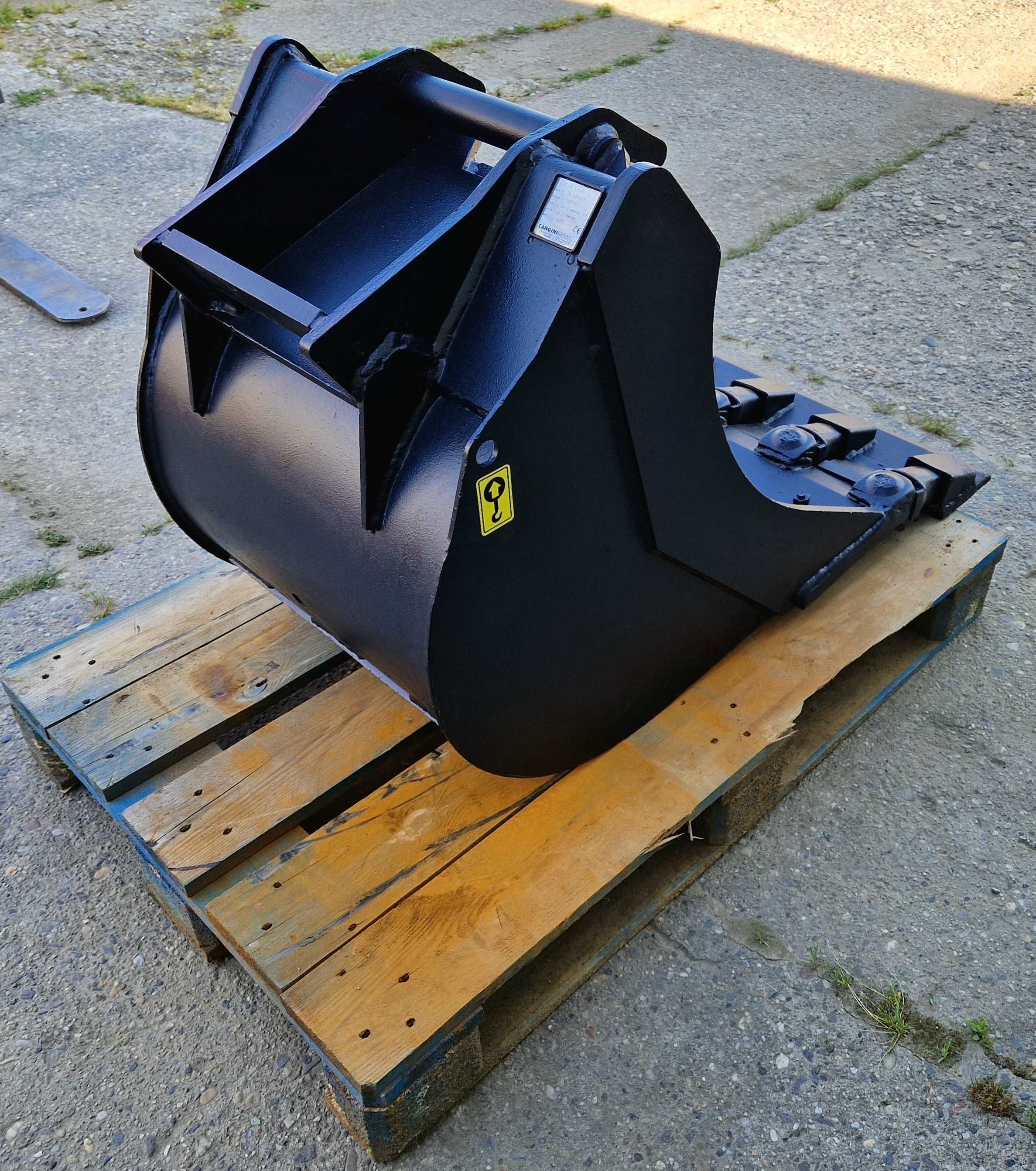cupa excavator 7 - 9 tone Cangini AR70, 600 mm