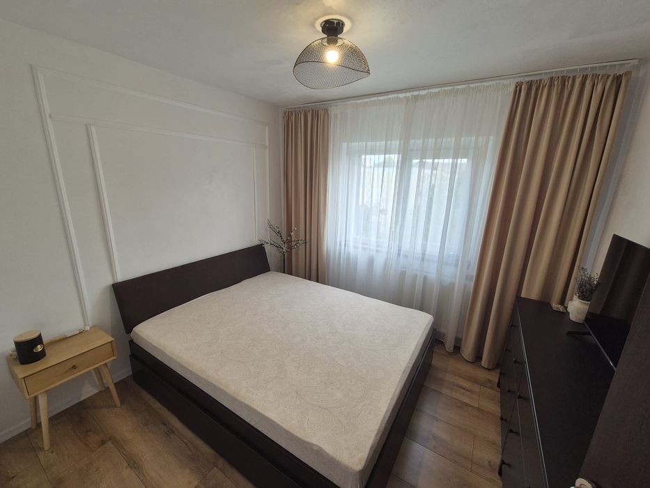 Proprietar vand apartament renovat 74mp complexul studentesc