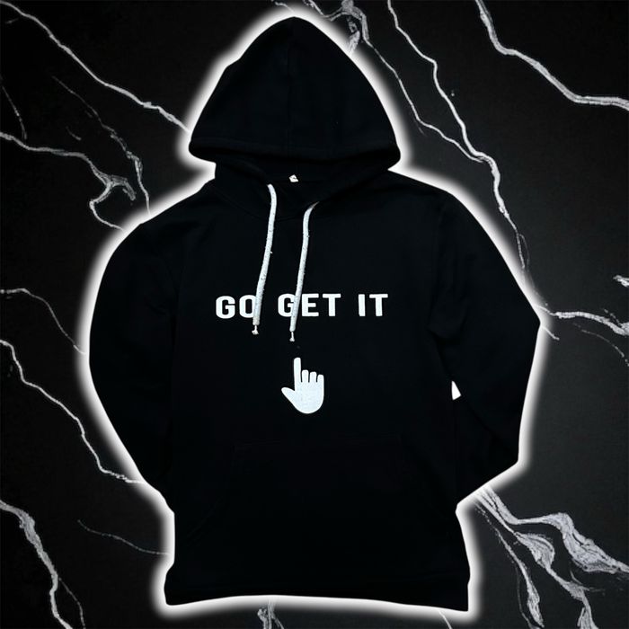 Hanorac negru cu mesaj „GO GET IT” – Stil urban, comod și cool