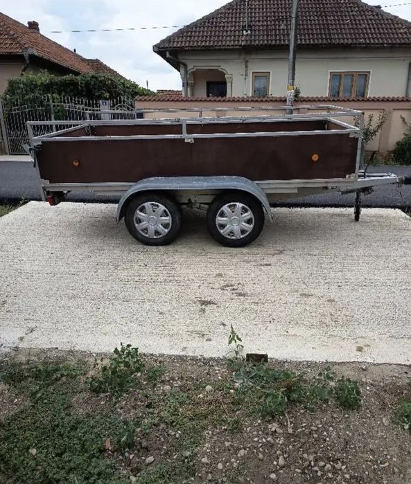 Remorca pe două axe