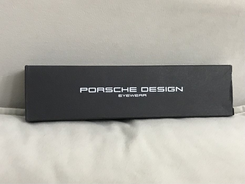 Ochelari Porsche Design citit vedere aproape