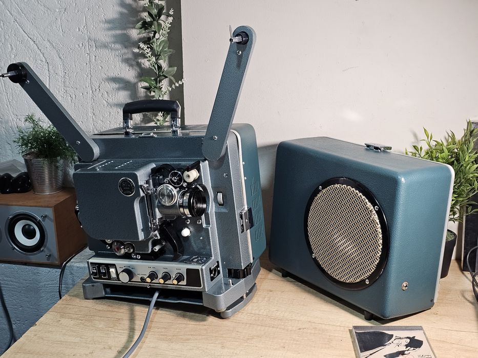 Proiector retro EIKI ST-2H de 16 mm ,sunet ,boxa, de colectie