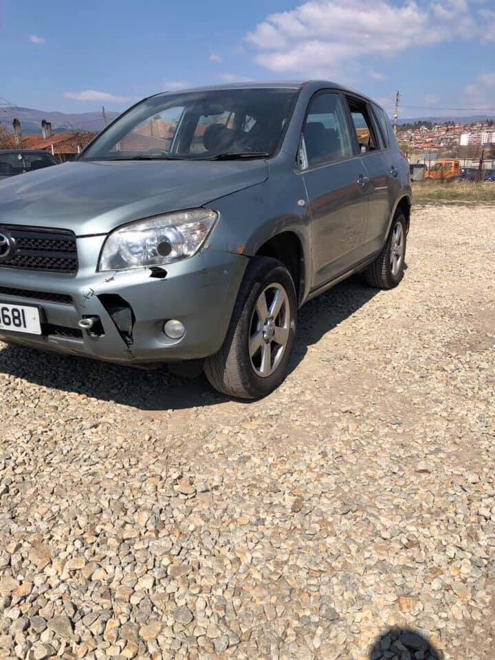 Toyota Rav4 2.0i на части!