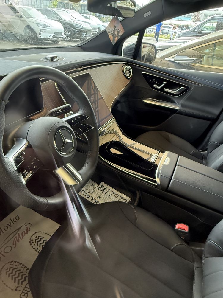 Mercedes EQE 350