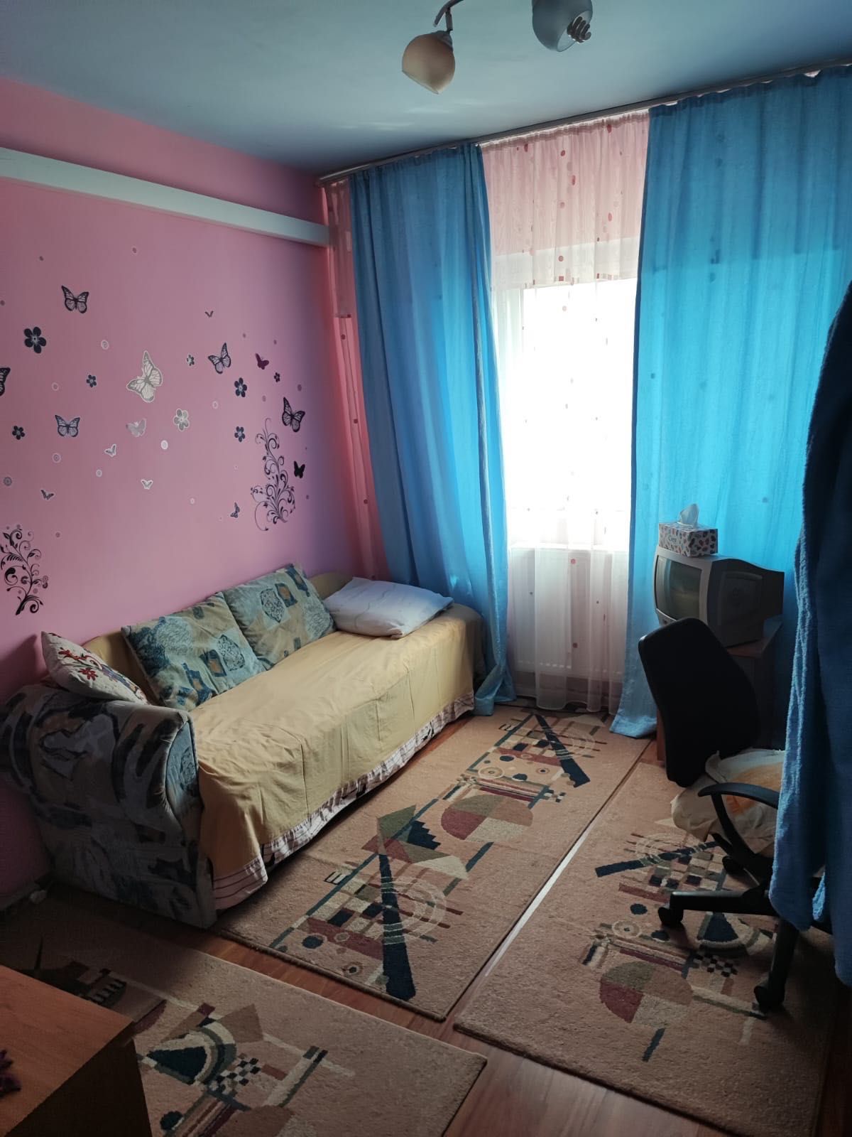 Vând apartament cu 3 camere în Drăgășani