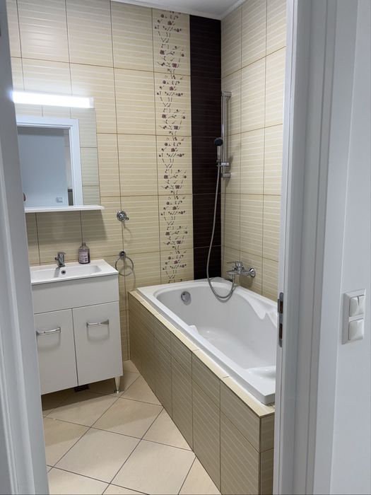 Inchiriez apartament regim hotelier