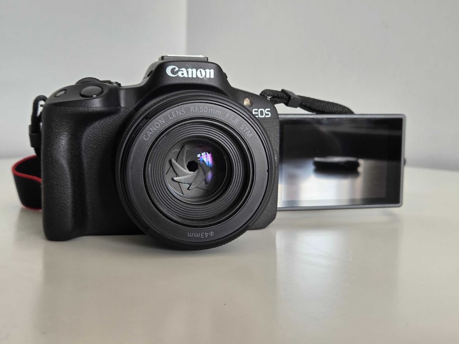 Canon EOS R50 комплект + RF 50mm f1.8, микрофон и аксесоари