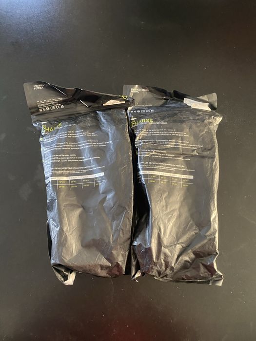 Protectii Nike fotbal L si XL