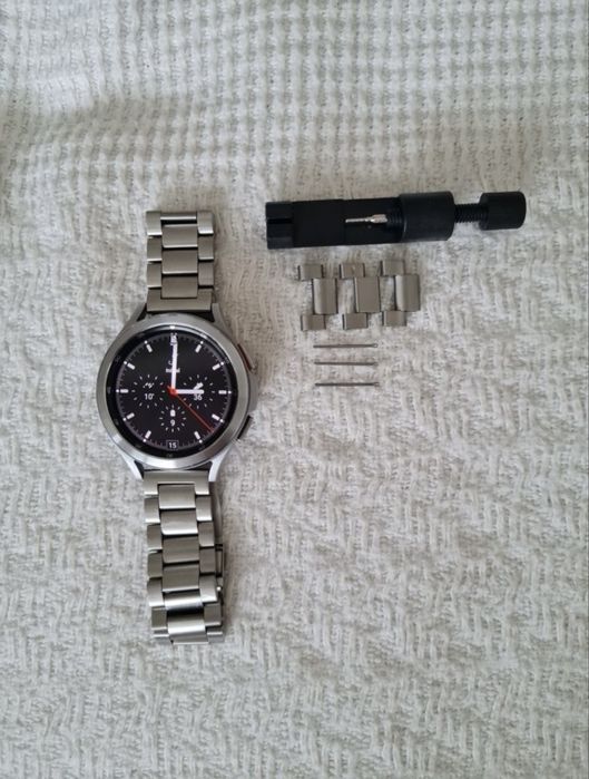 Продавам Samsung Watch 4 Classic with extra bands