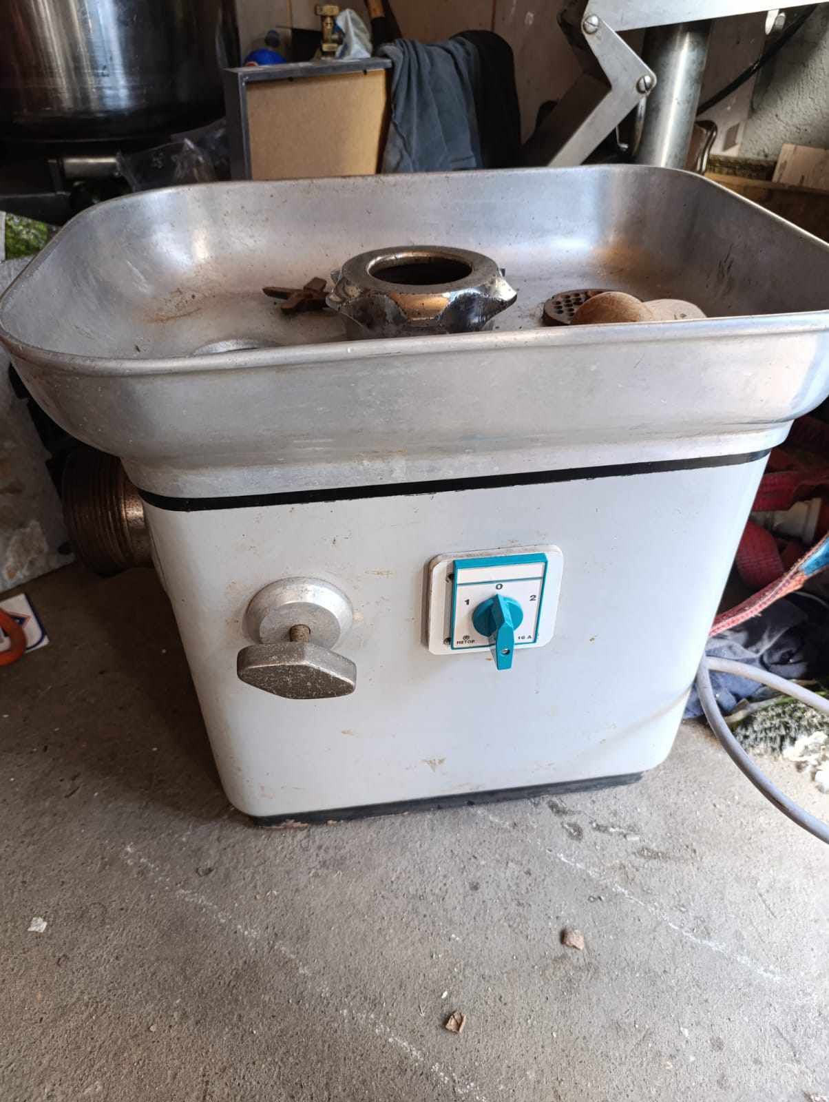 Mașină de tocat carne nr 22 profesională ,380w,stare buna