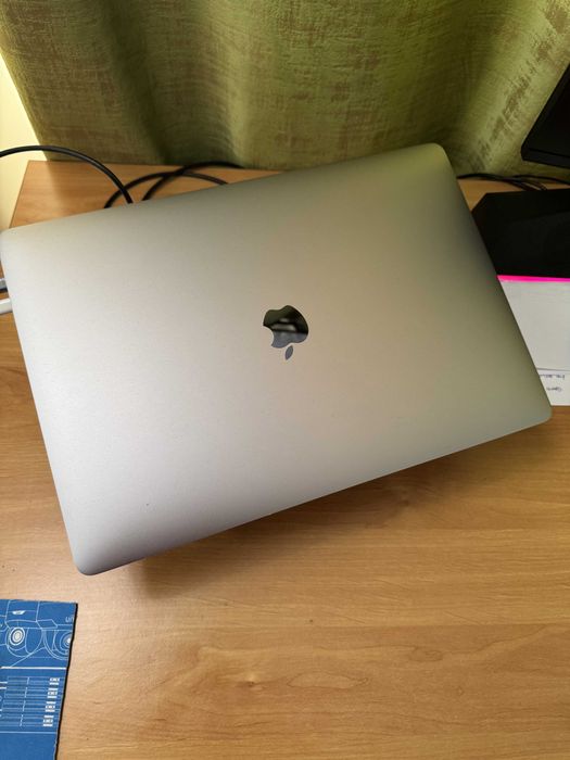 MacBookPro15,1 i7