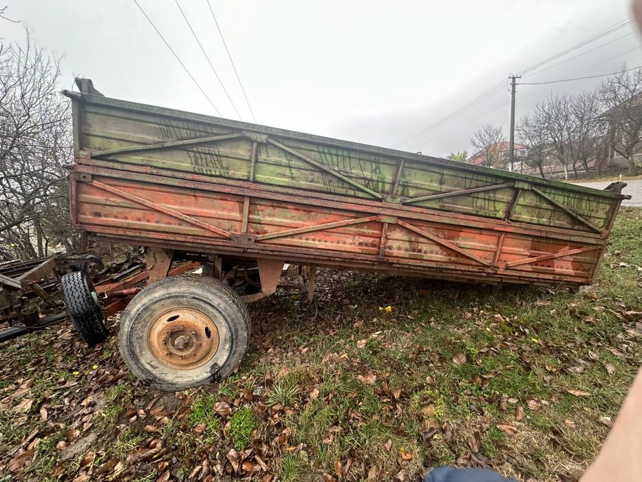 Dezmembrez/piese remorca tractor