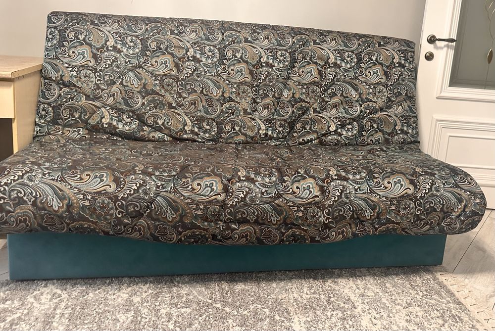 Продам диван с ящиком для белья , раскладной б/у, самовывоз