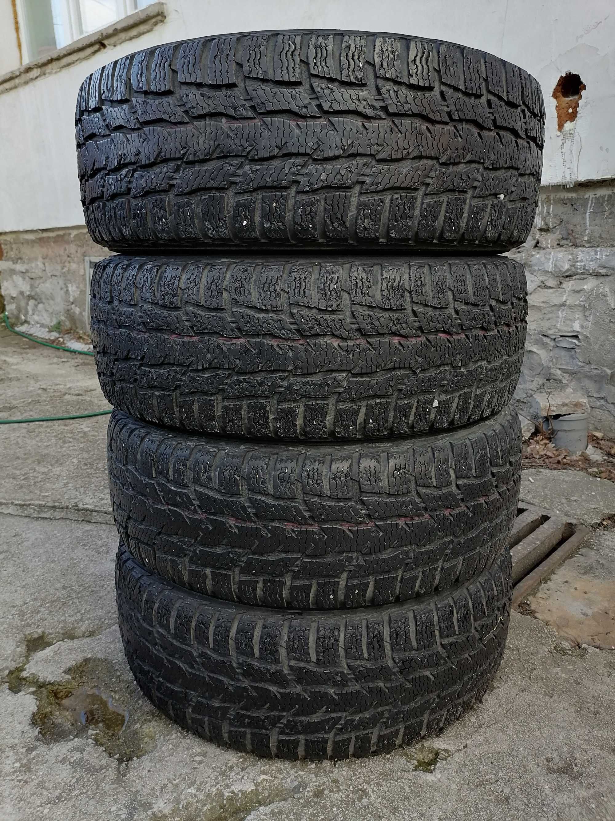 235/65/16 C 4бр.Nokian Зимни гуми Бусови