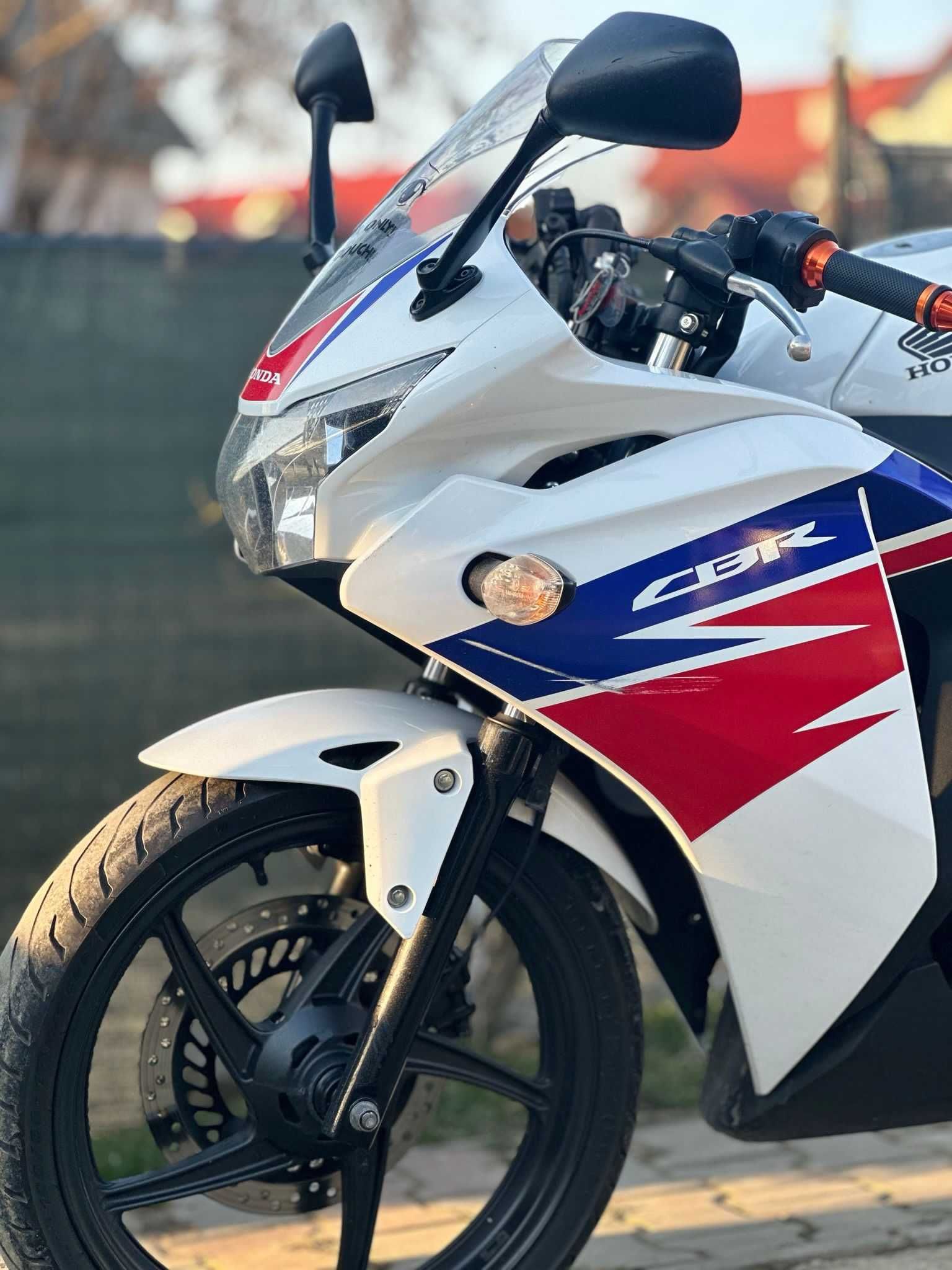 CBR 125R 2014 A1