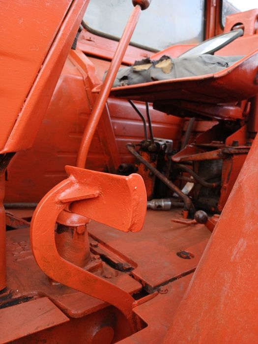 Tractor universal 650