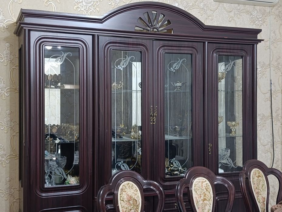 Сервант красивой