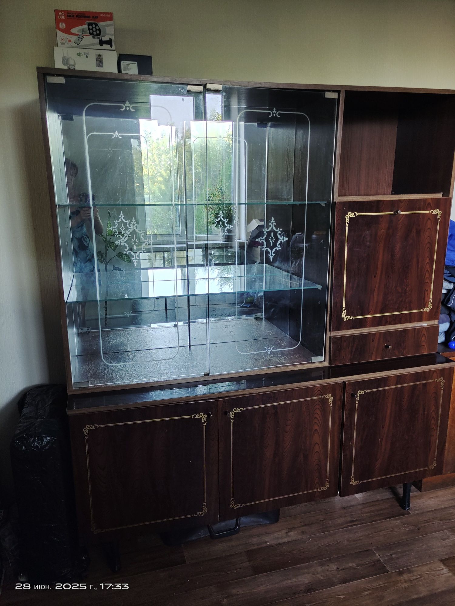 Продам сервант советский