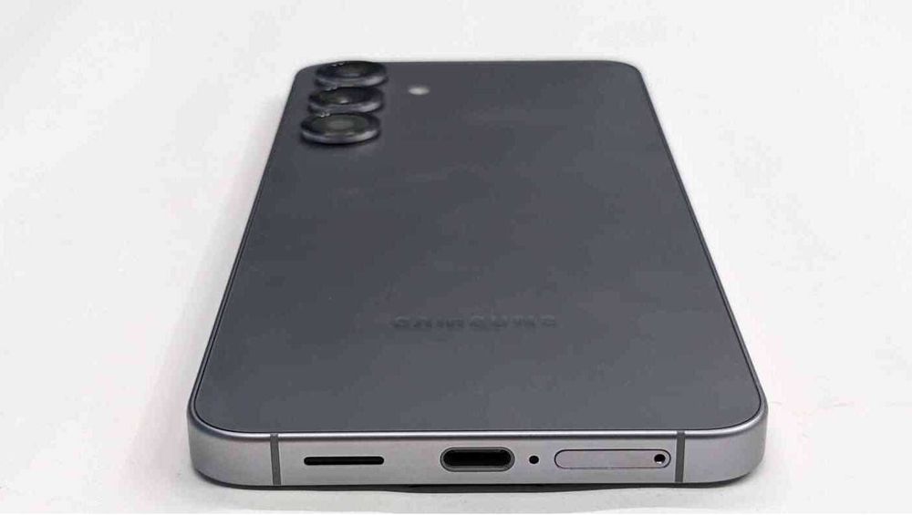 Продава се Samsung Galaxy s25 128GB Silver Shadow