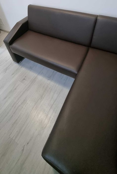 Coltar bucatarie cu masa si 2 taburete