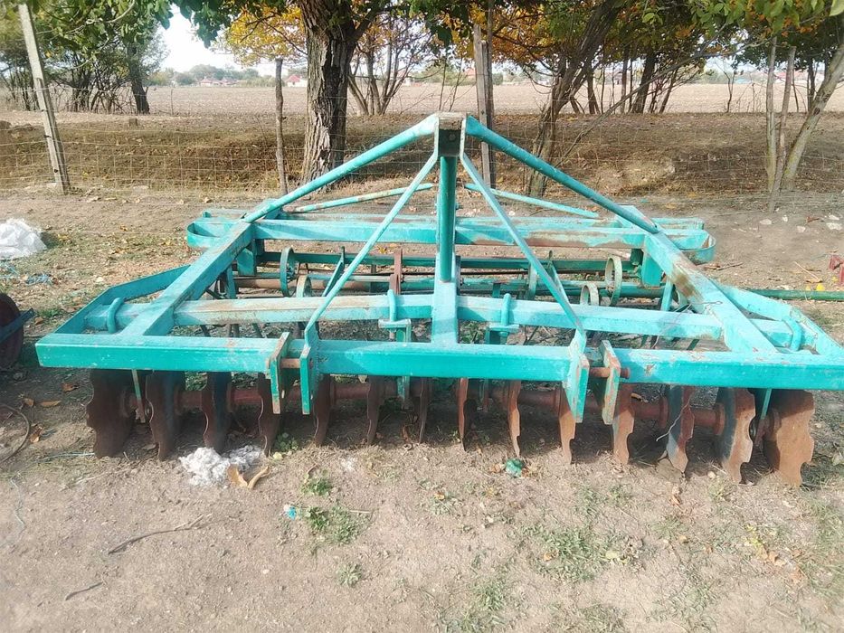 Vând presă de balotat și combinator