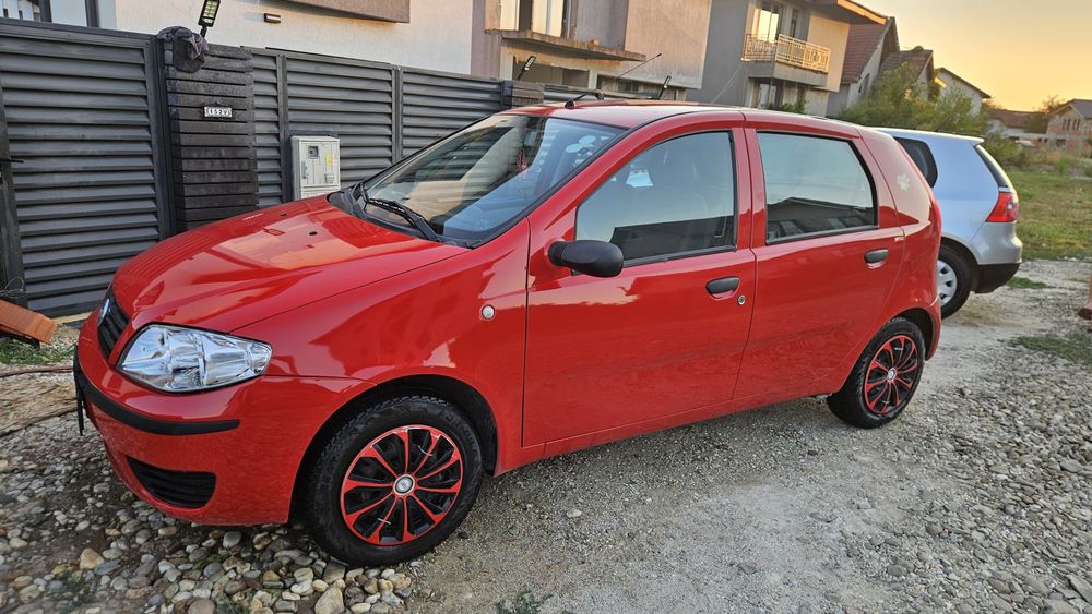 Vand Fiat Punto 2004 impecabil