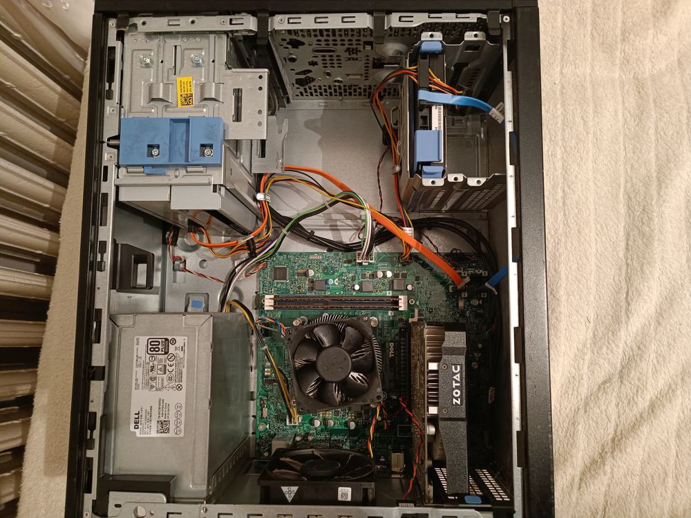 Продавам компютър dell