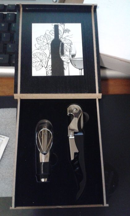set accesorii si desfacator sticla de vin