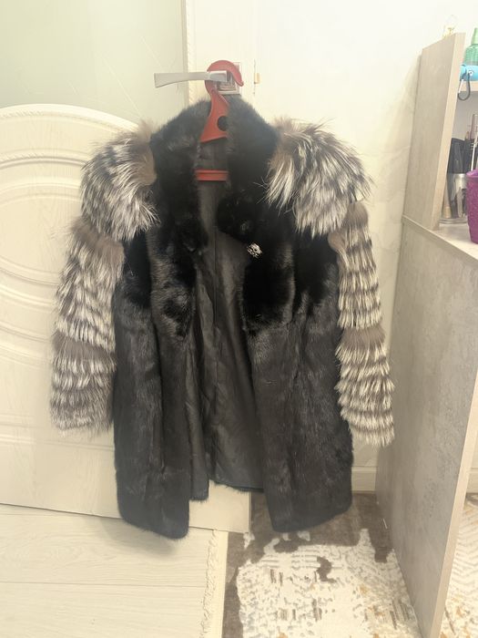 Продается Норковая шуба с чернобуркой