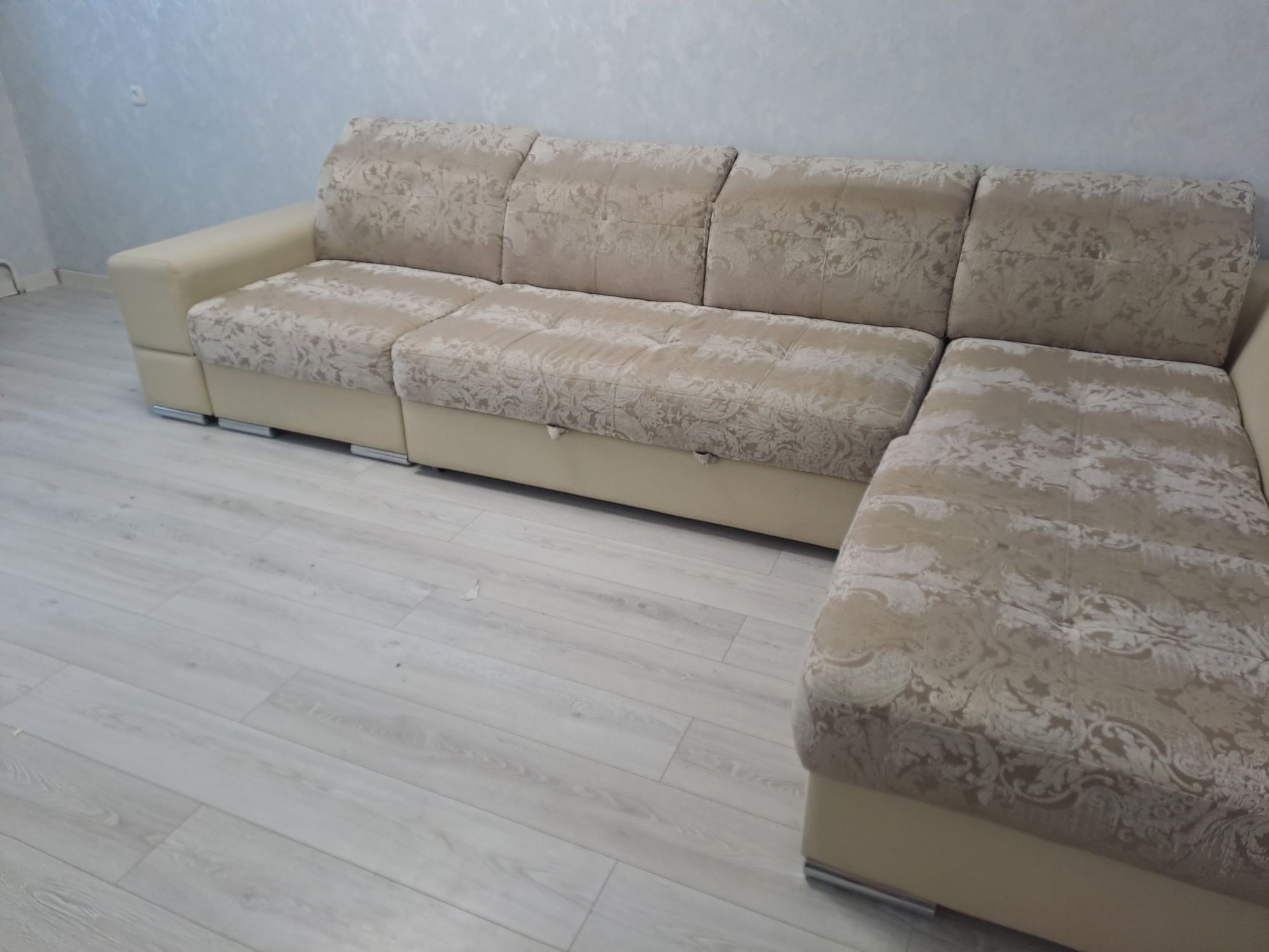 Продается б/у диван