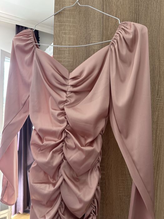 Къса официална рокля