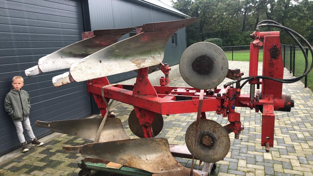 Plug reversible cu 2 cormane