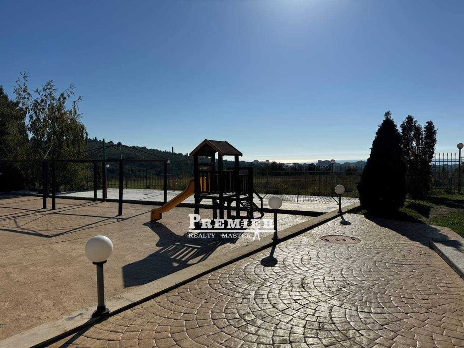 Предлагаме  за продажба масивна двуетажна къща