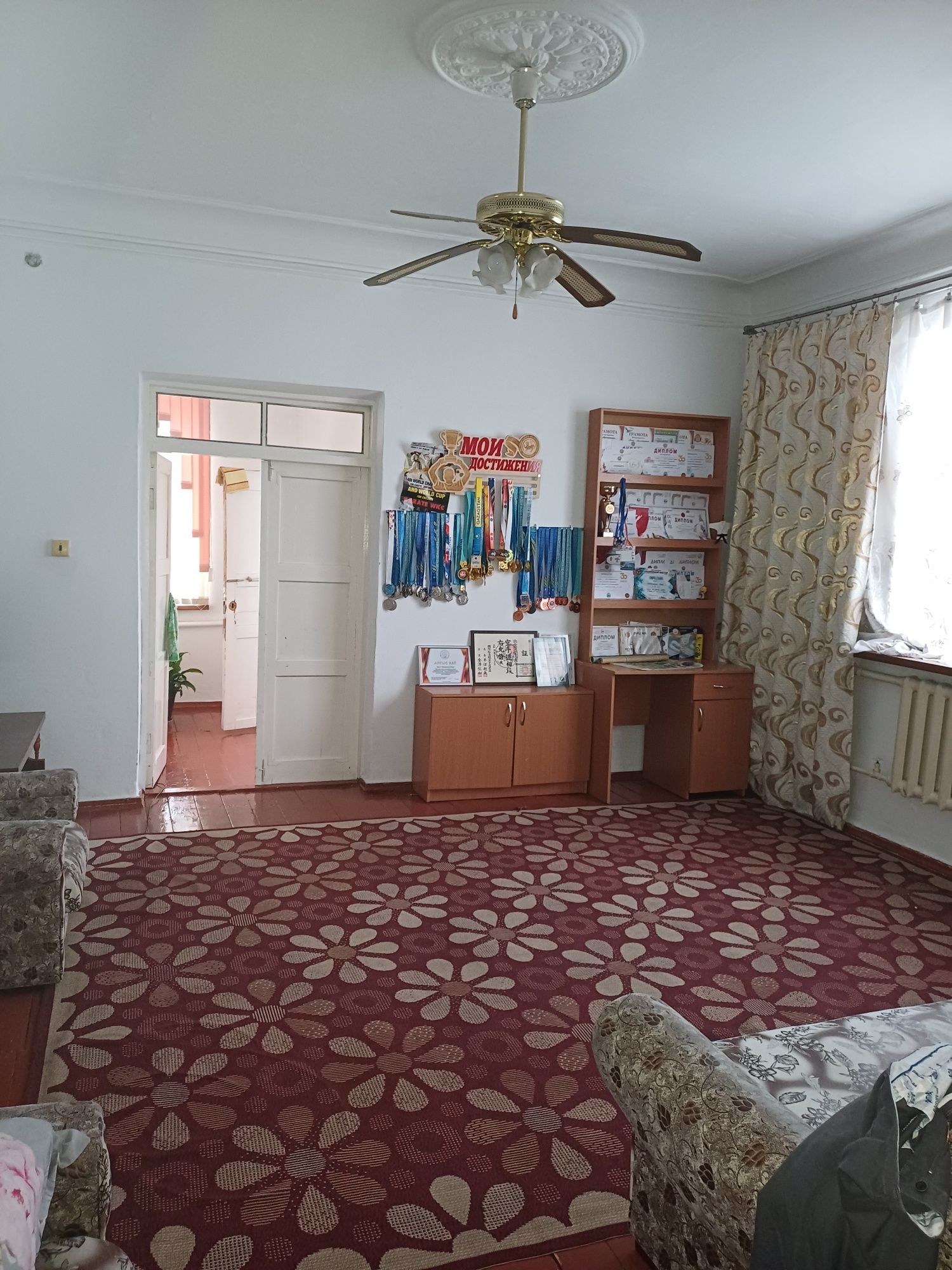 Продаётся 2 дома на одном участке.