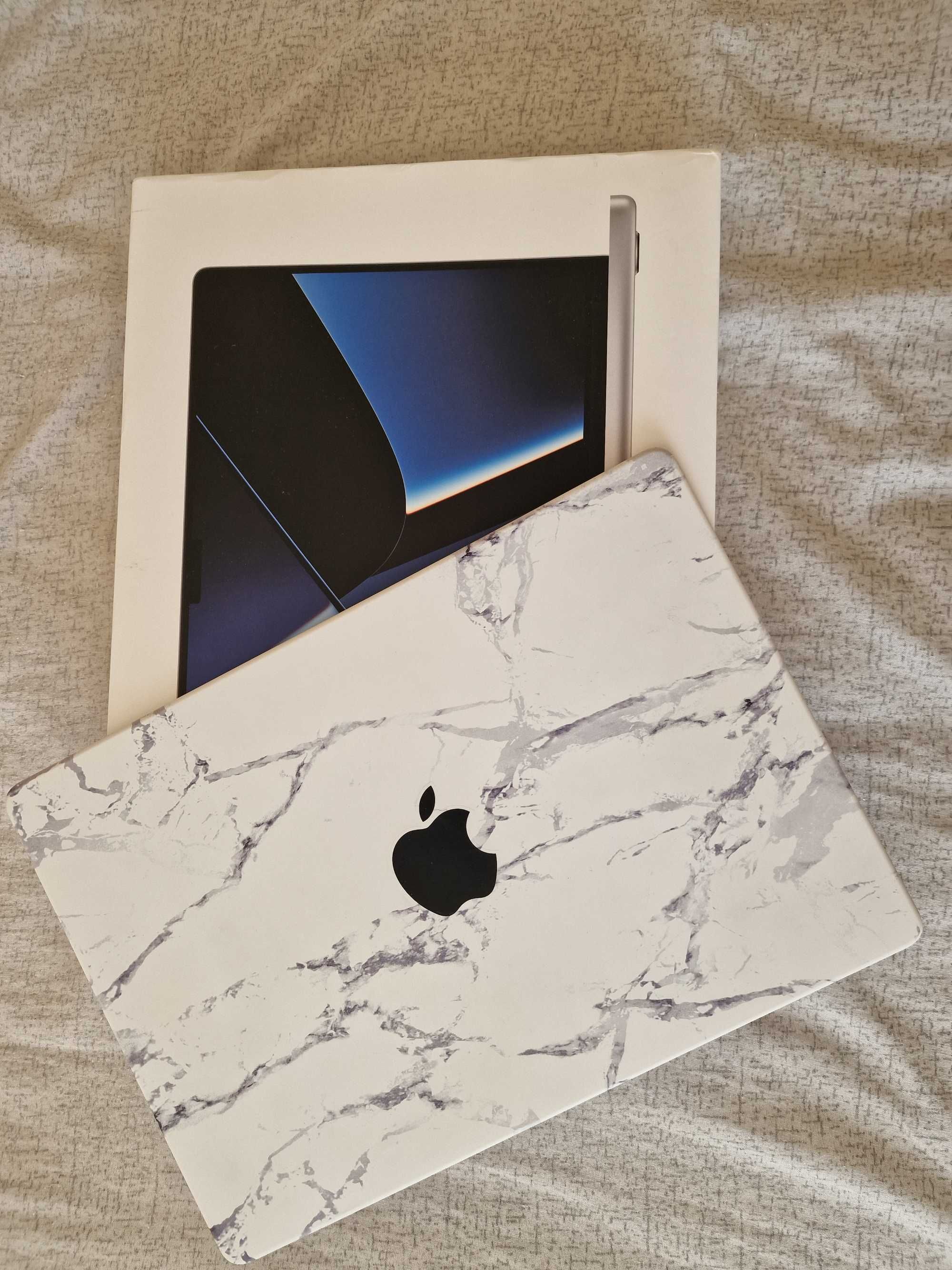 Продам Macbook Pro 16.2 - Серебро, 16/512 GB, на официальной гарантии