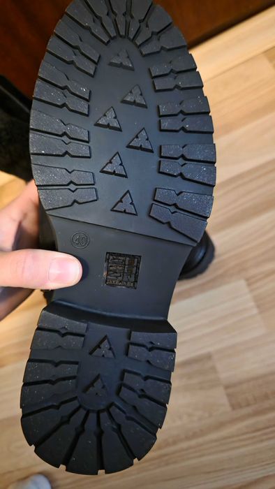 Чисто нови дамски боти