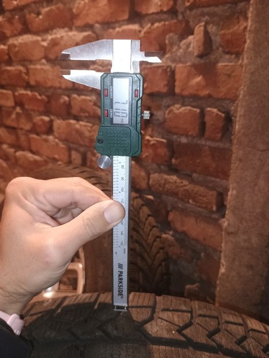 4 броя зимни гуми 195/65/15 + алуминиеви оригинални джанти