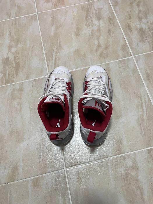 Adidasi jordan aproape noi