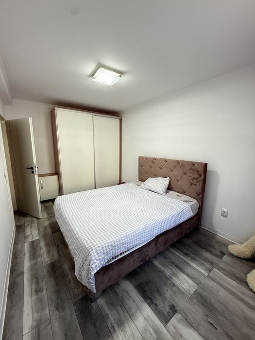 Inchiriez apartament 450e