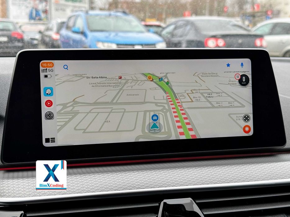 CarPlay BMW full screen waze youtube music