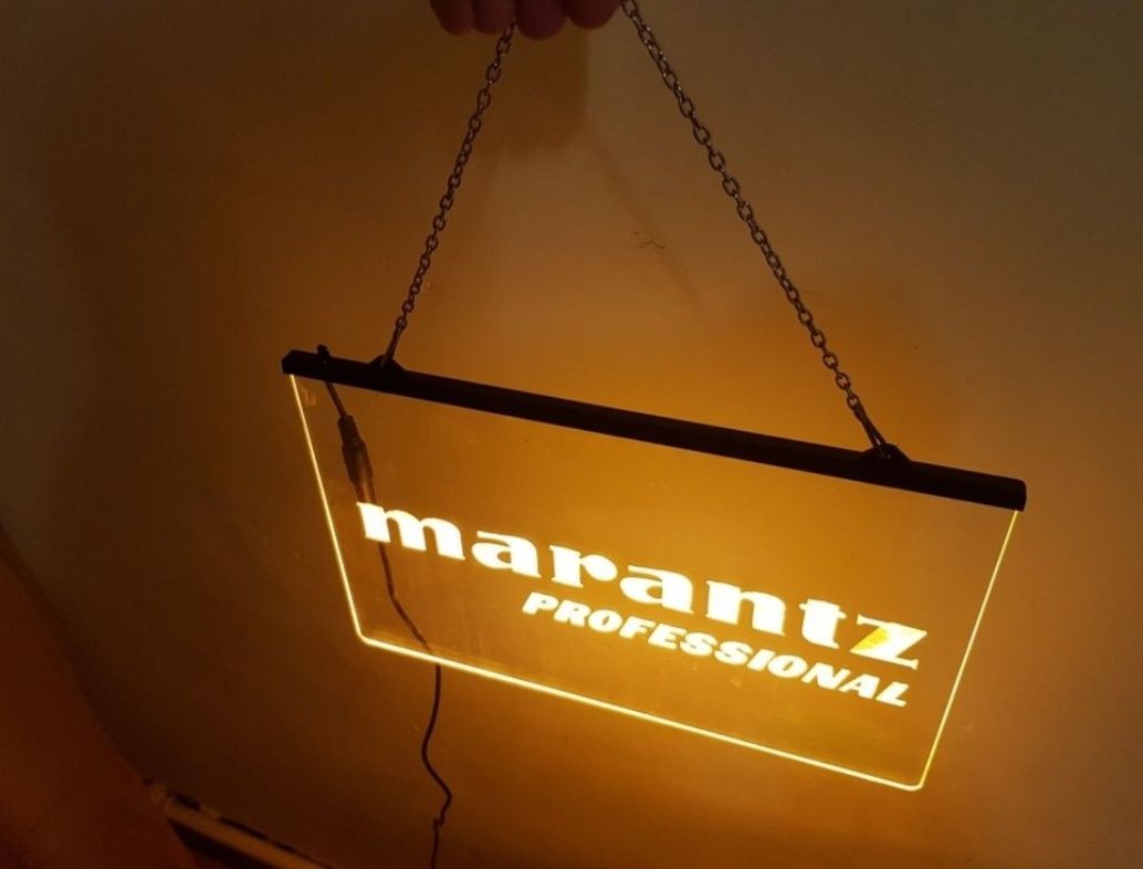 Firma luminoasa Marantz