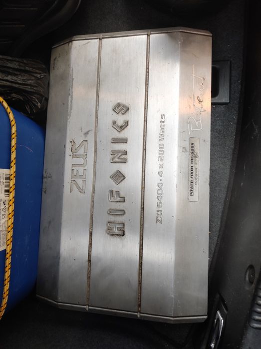 Цял сет музика, каса, усилвател, елипси и кабели