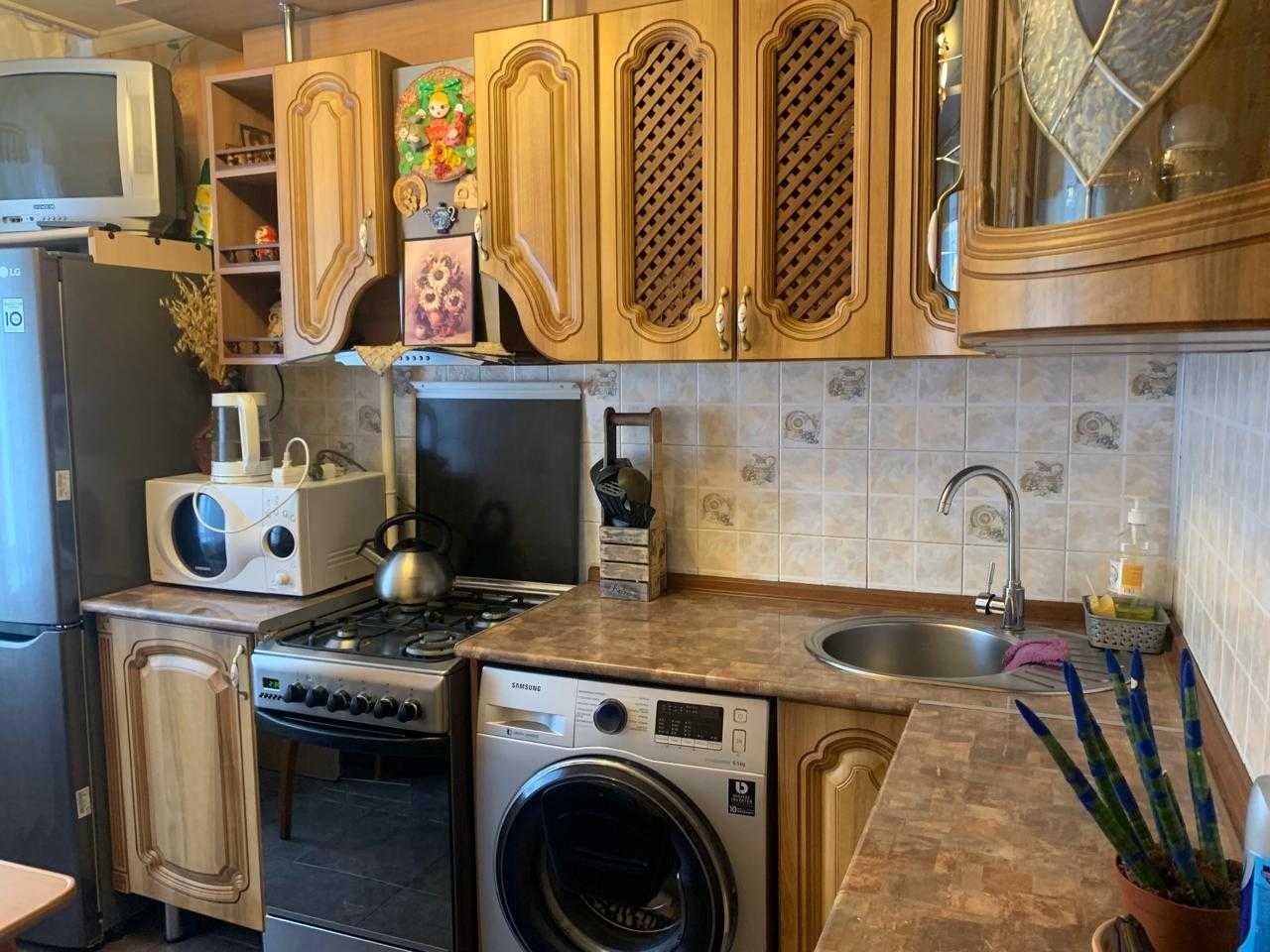 №1352. Продается 3-х комнатная кв. у/п на 3 "А" микрорайоне.