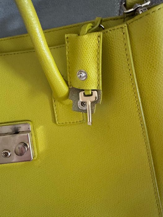 Чанта в жълто Furla