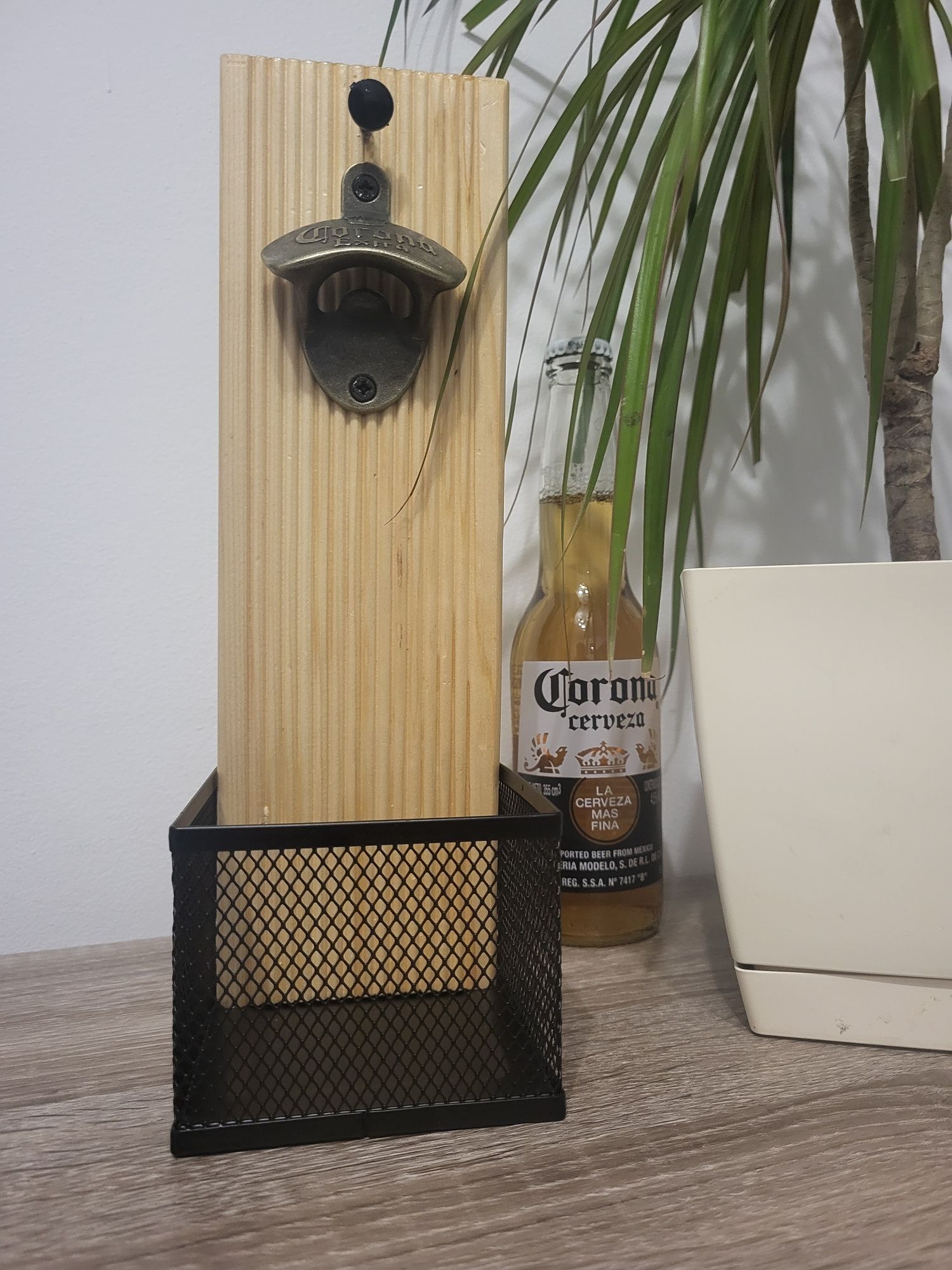Corona Extra - desfacator bere pentru perete Cadou