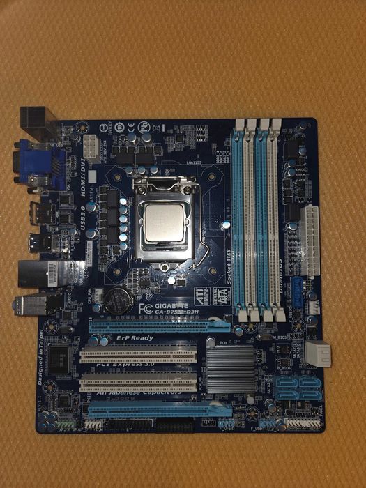 placa de baza Gigabyte GA-B75M-D3H cu procesor I5 - 3470 3.20 Ghz